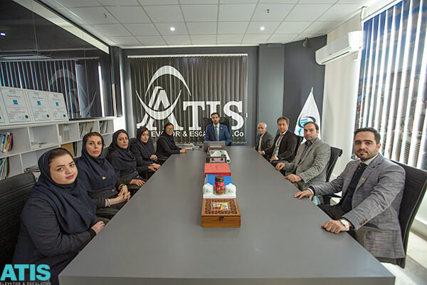 شرکت آسانسور معتبر و کارکنان آن