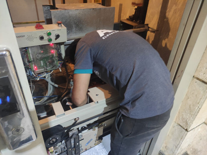 تعمیر آسانسور و نگهداری از آن