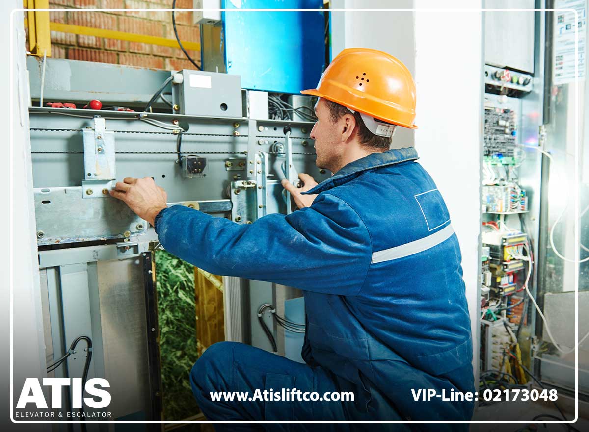 دلایل گیر کردن آسانسور