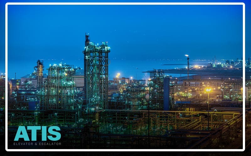 خطرات محیطی در پتروشیمی و پالایشگاهها و نقش آسانسور ایمن
